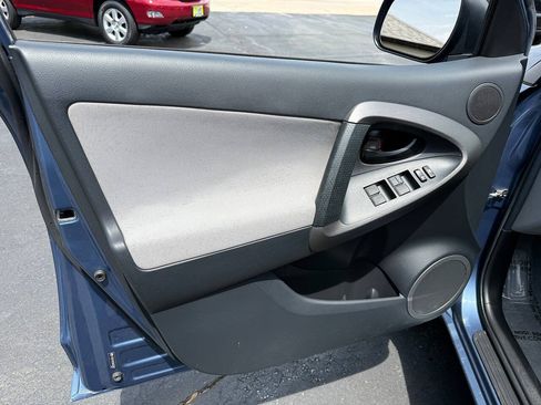 Used 2012 Toyota RAV4 4WD w/ Upgrade Value Pkg image 9
