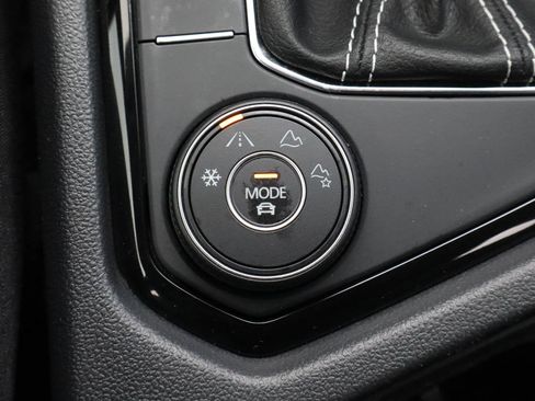 Used 2023 Volkswagen Taos SE AWD/4WD image 11