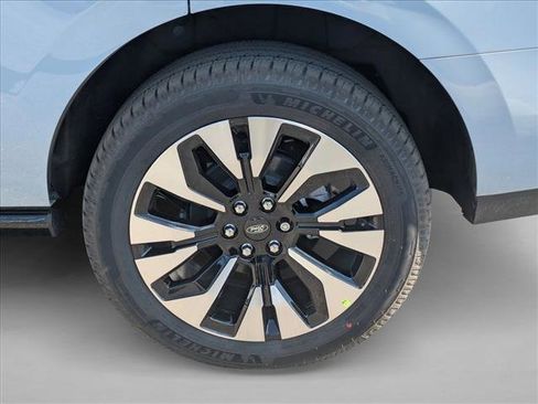 New 2026 Ford Expedition Platinum w/ Driver's Package AWD/4WD image 10