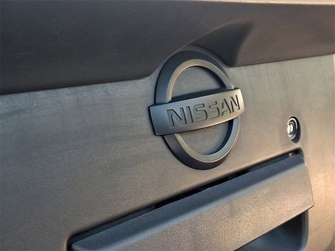 Used 2021 Nissan Frontier SV w/ Midnight Edition Floor Mats image 6