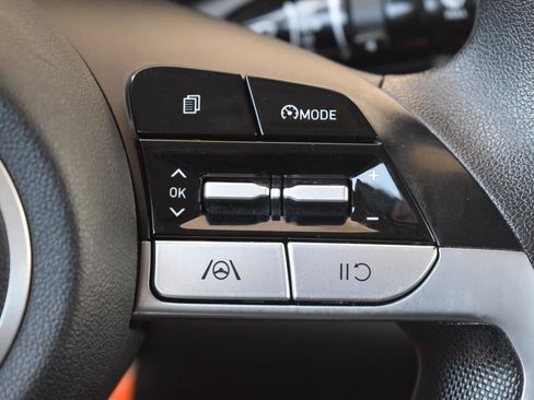 Used 2021 Hyundai Elantra SE image 8