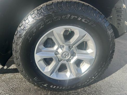 Used 2018 Toyota 4Runner SR5 image 33