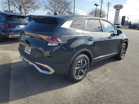 New 2025 Kia Sportage LX image 4