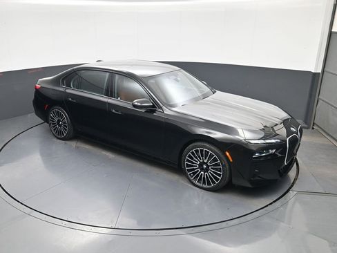 Used 2025 BMW 760i xDrive w/ Executive Package image 33