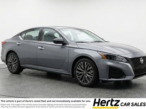 Used 2025 Nissan Altima 2.5 SV FWD image 1