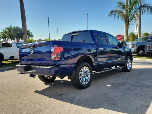 Used 2020 Nissan Titan SL w/ Moonroof Package image 5