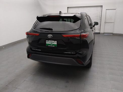 Used 2022 Toyota Highlander Limited image 7