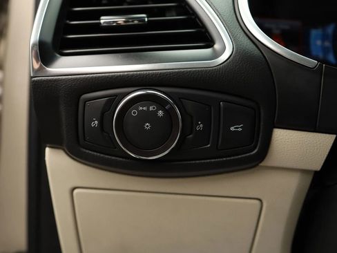 Used 2018 Ford Edge Titanium w/ Ford Safe & Smart Package AWD/4WD image 14