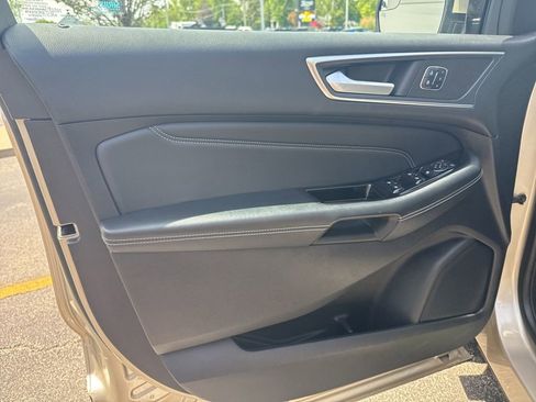 Used 2018 Ford Edge Titanium w/ Equipment Group 301A AWD/4WD image 10