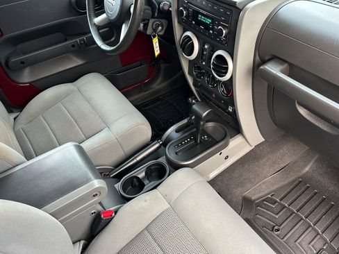 Used 2009 Jeep Wrangler Unlimited Sahara w/ Mopar Chrome Edition Group image 13