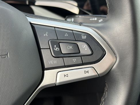 Used 2024 Volkswagen Taos SE image 19