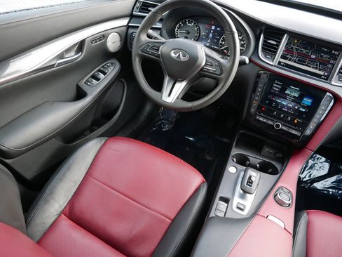 Certified 2025 INFINITI QX50 Sport image 9