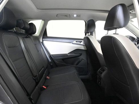 Used 2025 Volkswagen Taos SE image 17