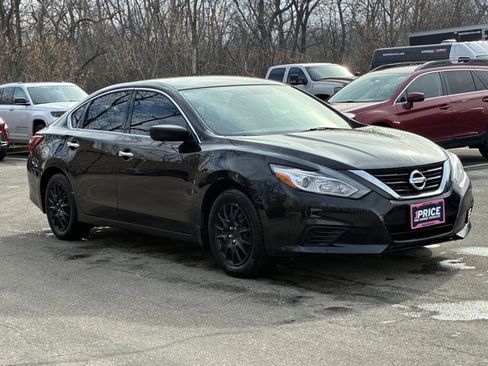 Used 2018 Nissan Altima 2.5 S w/ S Convenience Package image 3