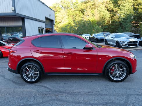 Used 2018 Alfa Romeo Stelvio Ti Sport image 4