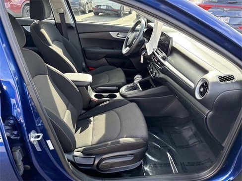 Used 2023 Kia Forte LXS w/ LXS Technology Package image 9