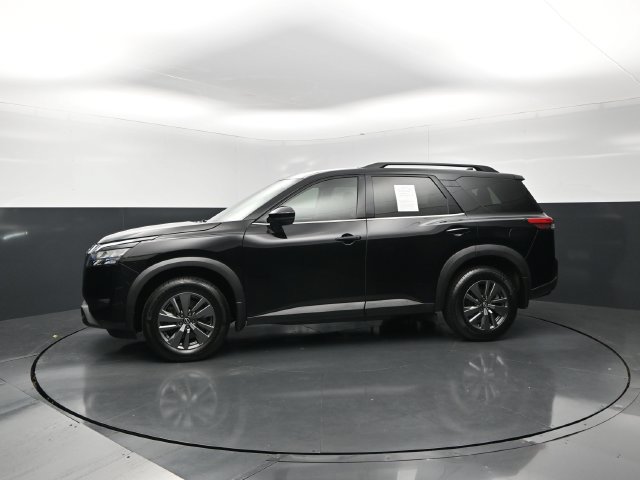 Used 2024 Nissan Pathfinder SV FWD image 3
