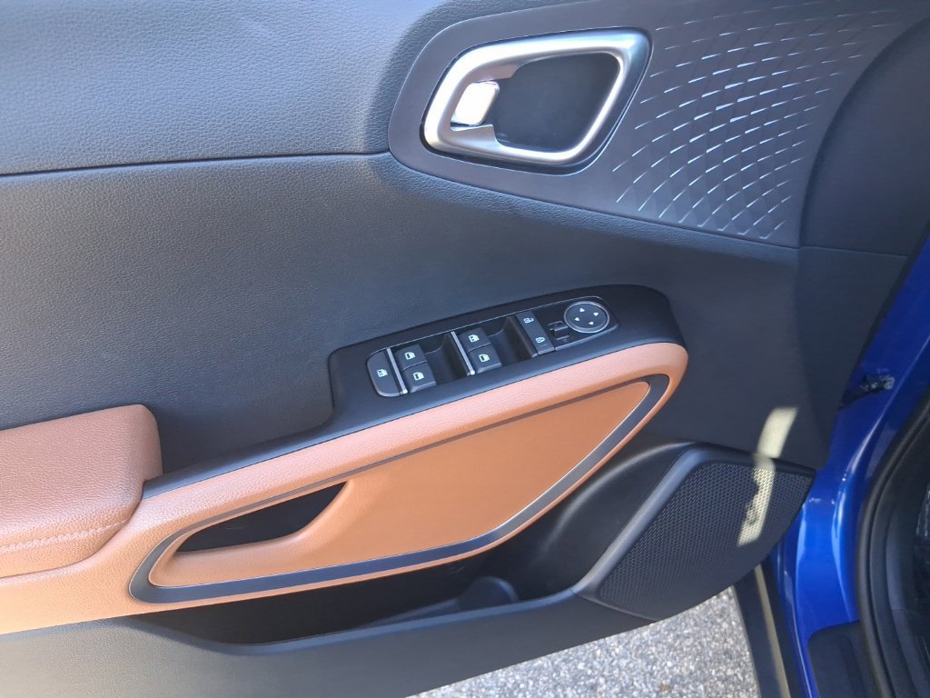 Certified 2024 Kia Soul EX w/ EX Designer Package FWD image 10