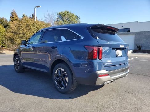 Certified 2025 Kia Sorento S w/ Panoramic Sunroof Package FWD image 5