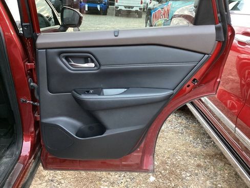 Used 2022 Nissan Rogue SL w/ SL Premium Package image 6