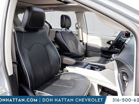Used 2023 Chrysler Pacifica Limited FWD image 21