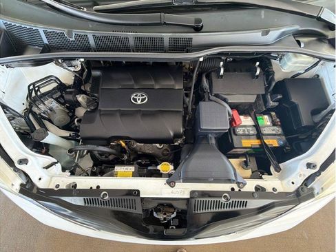 Used 2011 Toyota Sienna LE image 28