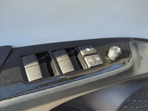 Used 2021 Toyota Prius XLE image 8