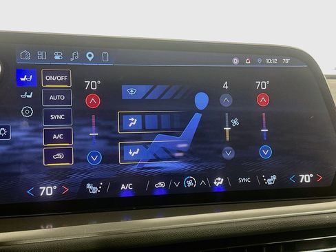 Used 2026 Chevrolet Traverse LT FWD image 24