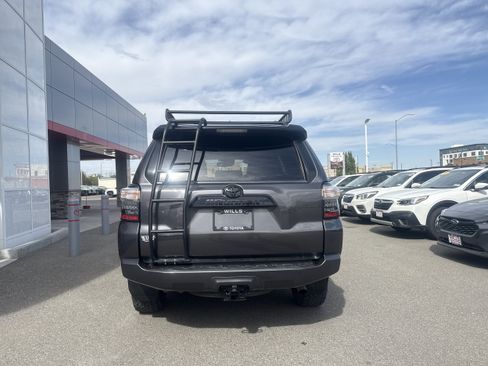 Used 2020 Toyota 4Runner Venture w/ Moonroof Package AWD/4WD image 5