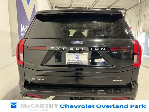 Used 2025 Ford Expedition Platinum AWD/4WD image 5