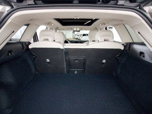 Certified 2025 Volvo XC60 B5 Plus w/ Climate Package image 19