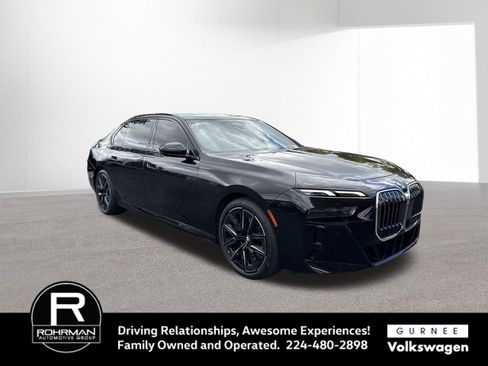 Used 2024 BMW 760i xDrive w/ Premium Package image 2