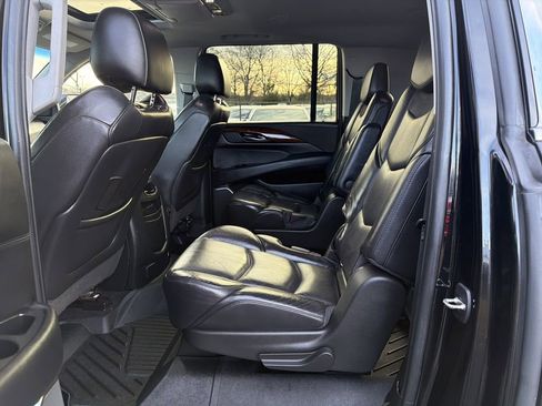 Used 2018 Cadillac Escalade ESV Luxury image 13