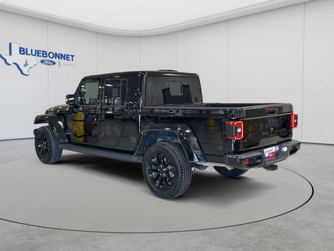 Used 2022 Jeep Gladiator Overland AWD/4WD image 7