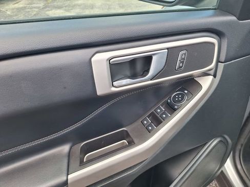 Used 2024 Ford Explorer XLT w/ Equipment Group 202A AWD/4WD image 18