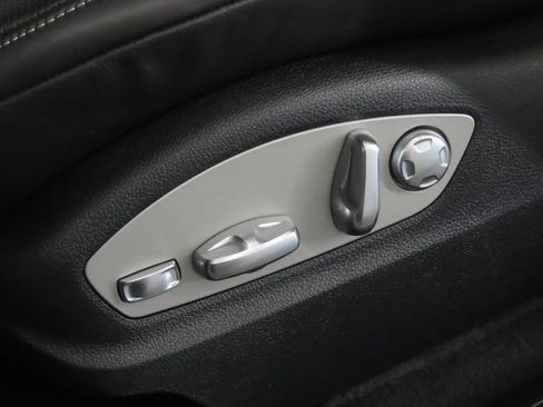 Certified 2022 Porsche Macan AWD/4WD image 39