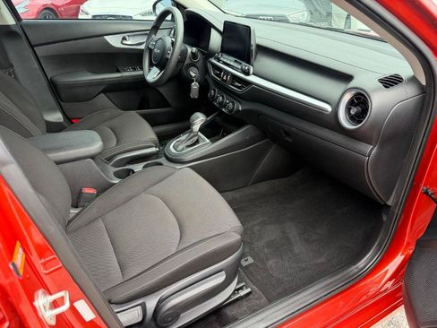 Used 2024 Kia Forte LXS w/ LXS Technology Package FWD image 17