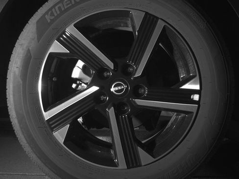 Used 2025 Nissan Sentra SV FWD image 15