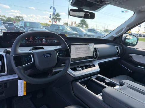 New 2025 Ford Expedition Active image 14