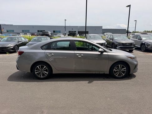 Used 2024 Kia Forte LXS FWD image 3