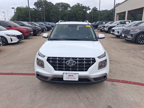 Used 2025 Hyundai Venue SEL FWD image 5