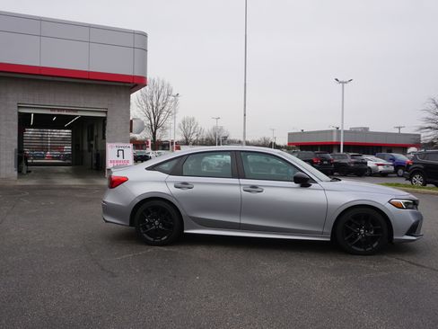 Used 2023 Honda Civic Sport image 3