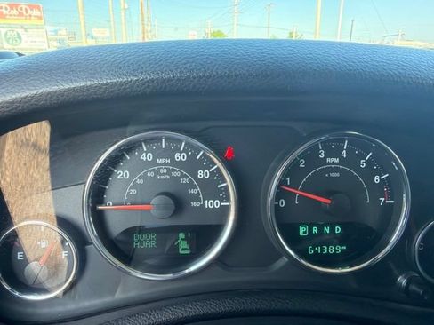 Used 2015 Jeep Wrangler Unlimited Rubicon w/ Connectivity Group AWD/4WD image 9
