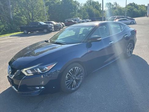 Used 2017 Nissan Maxima Platinum w/ Medallion Package FWD image 3