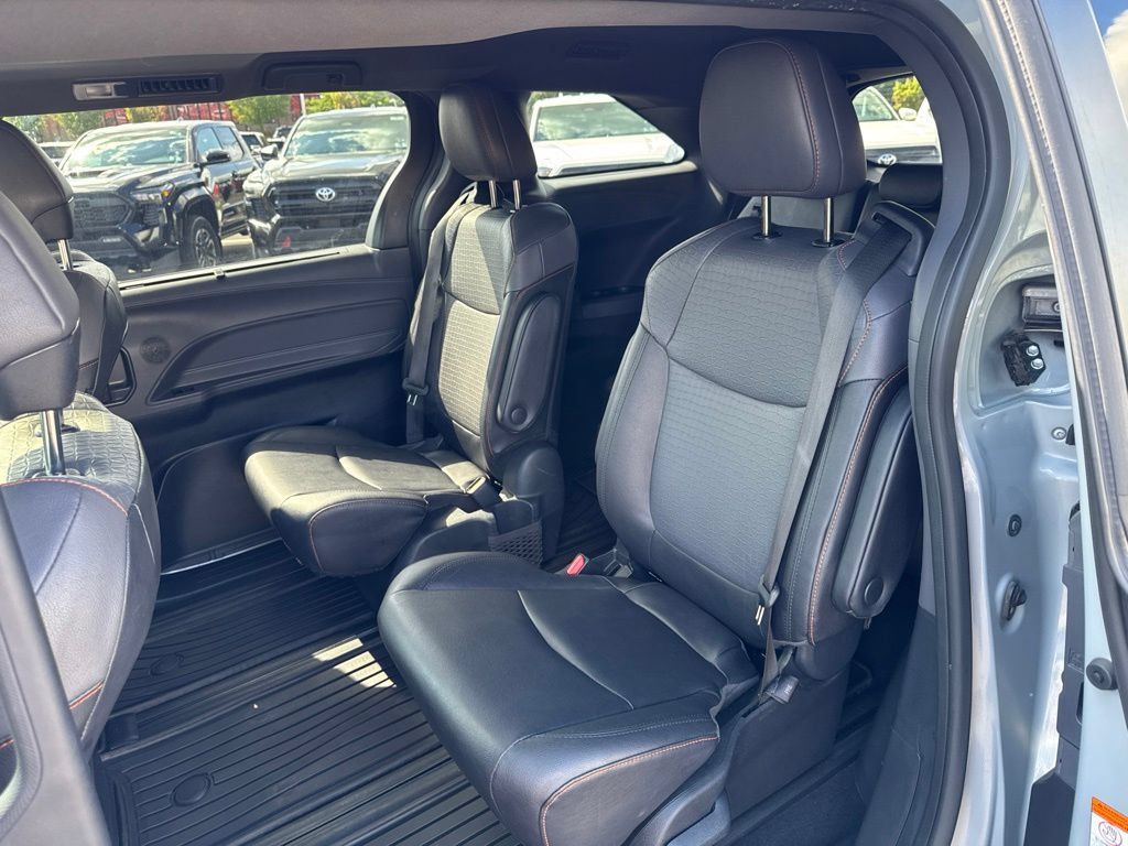 Certified 2023 Toyota Sienna XSE FWD image 9