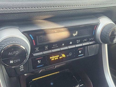 Used 2020 Toyota RAV4 Limited image 13