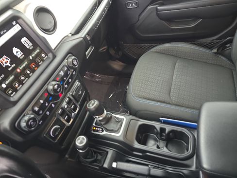 Used 2021 Jeep Wrangler Unlimited Islander image 24