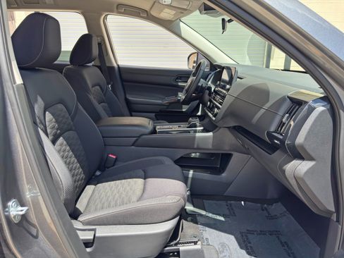 Used 2023 Nissan Pathfinder SV FWD image 14