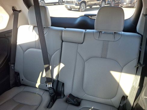 Used 2023 Honda Pilot Touring image 11