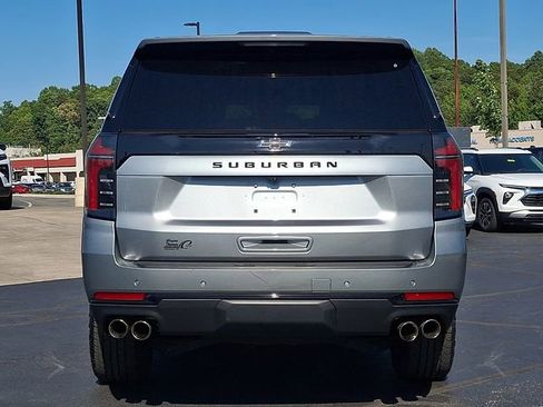Used 2025 Chevrolet Suburban Z71 AWD/4WD image 5